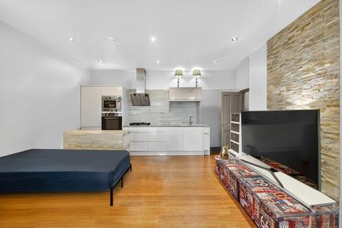 Devon Mansions, Tooley Street, London