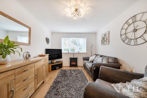 103 Latimer Drive, Hornchurch, RM12 6TN