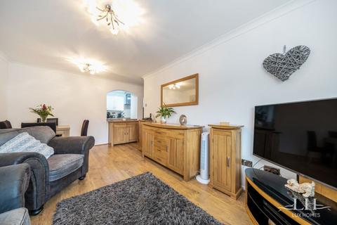 103 Latimer Drive, Hornchurch, RM12 6TN