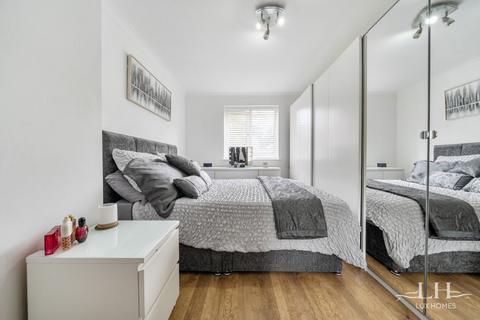 103 Latimer Drive, Hornchurch, RM12 6TN