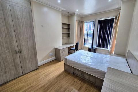 7 bedroom terraced house for sale, Manor Drive, Leeds