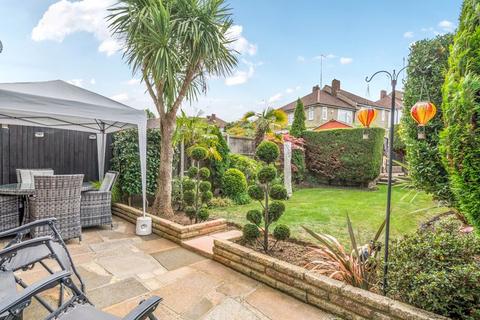4 bedroom semi-detached house for sale, Avondale Avenue, Barnet