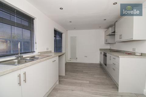3 bedroom semi-detached house for sale, Beverley Close , Holton-le-Clay DN36