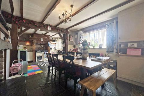 4 bedroom semi-detached house for sale, Crew Road, Wednesbury