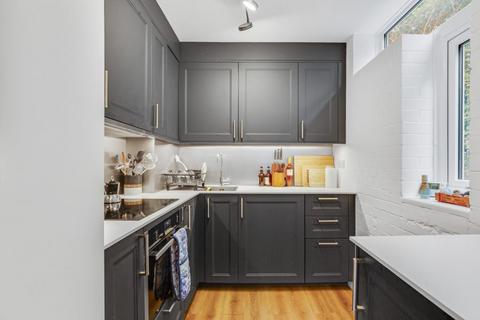 Studio to rent, Fellows Road, London NW3