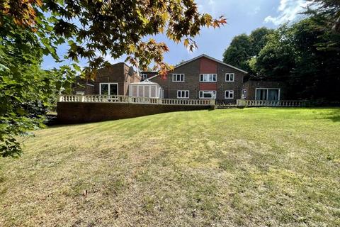 undefined, High Foleys, Esher
