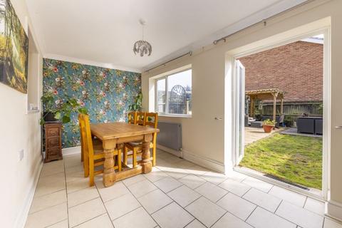 4 bedroom semi-detached house for sale, Montacute Way, Uckfield
