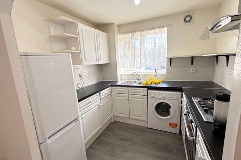 2 bedroom apartment to rent, Streamside Close, London