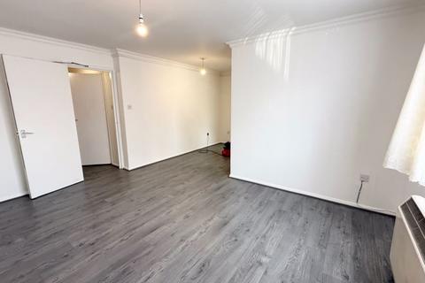 2 bedroom apartment to rent, Streamside Close, London