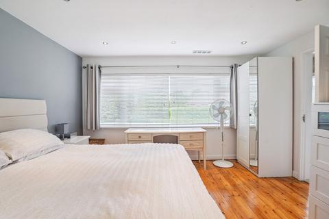 2a School Close, High Wycombe, HP11 1PH