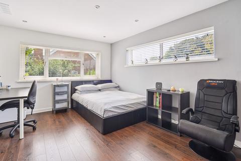 2a School Close, High Wycombe, HP11 1PH