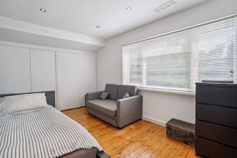 2a School Close, High Wycombe, HP11 1PH