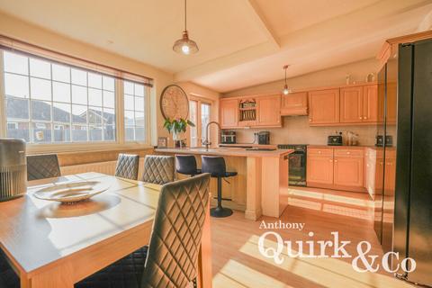 4 bedroom detached bungalow for sale, Southwick Road, Canvey Island, SS8