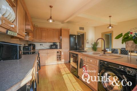 4 bedroom detached bungalow for sale, Southwick Road, Canvey Island, SS8