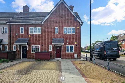 3 bedroom end of terrace house for sale, Foxley Road, Slough, SL2 2JF
