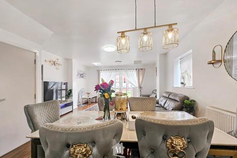 3 bedroom end of terrace house for sale, Foxley Road, Slough, SL2 2JF