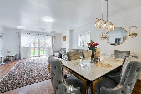 3 bedroom end of terrace house for sale, Foxley Road, Slough, SL2 2JF