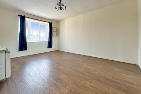 undefined, Raglan Close, Hounslow TW4