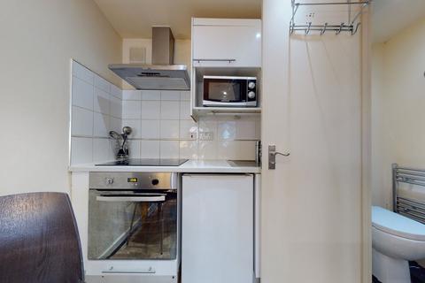 Studio to rent, Chatsworth Road