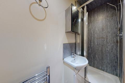 Studio to rent, Chatsworth Road