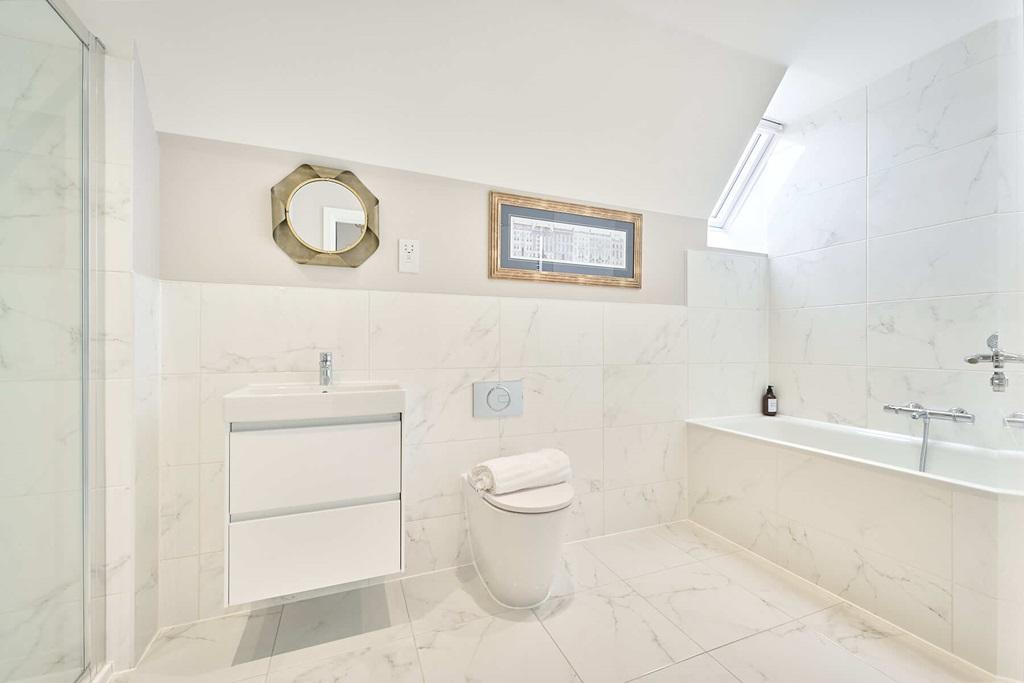 Spacious family bathroom with separate shower...