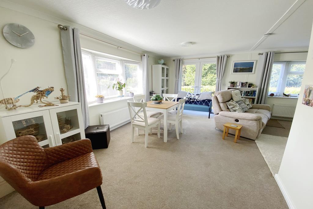 Lounge/Dining Rm
