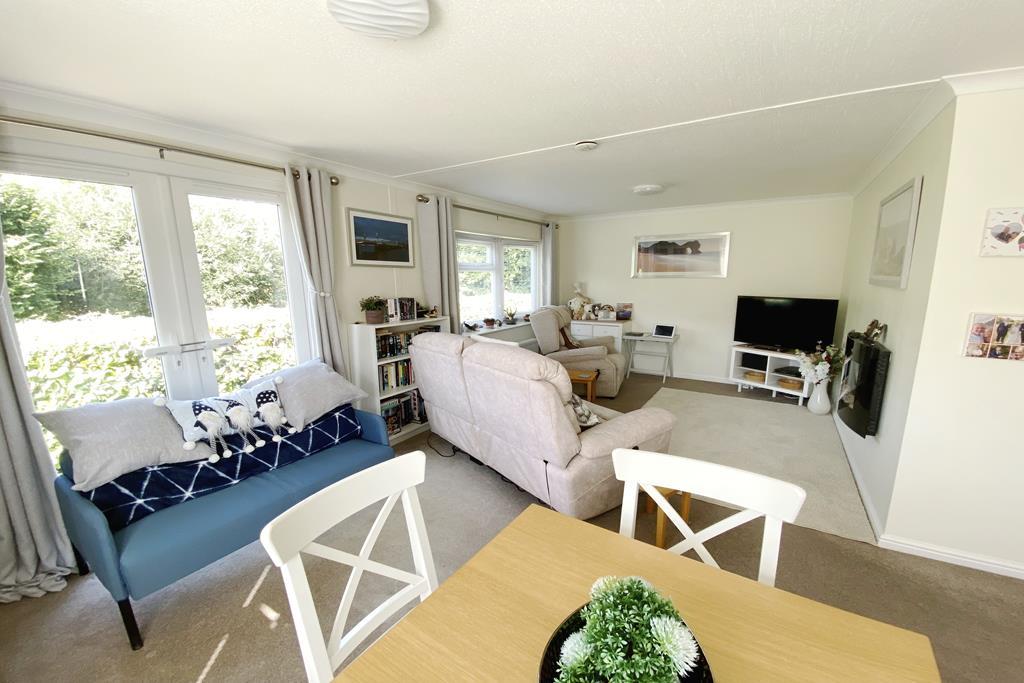 Lounge/Dining Rm