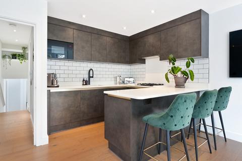 2 bedroom flat for sale, Cubitt Terrace, London, SW4