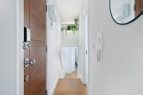 2 bedroom flat for sale, Cubitt Terrace, London, SW4