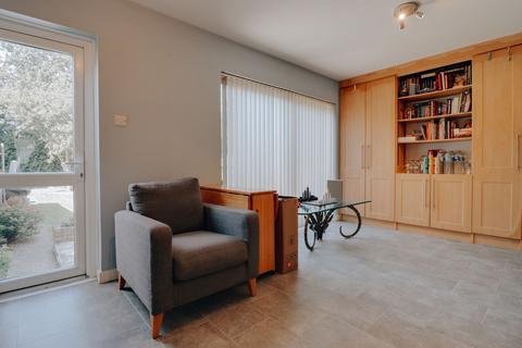 29 Rutherford Way, Bushey Heath, Bushey, WD23 1NJ