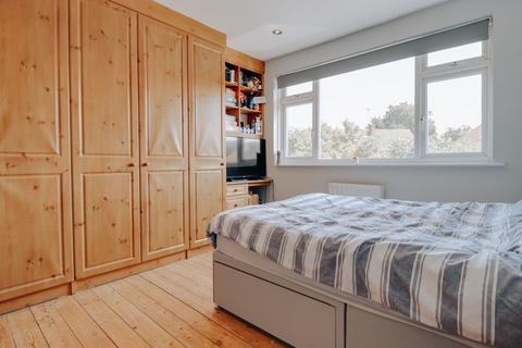 29 Rutherford Way, Bushey Heath, Bushey, WD23 1NJ