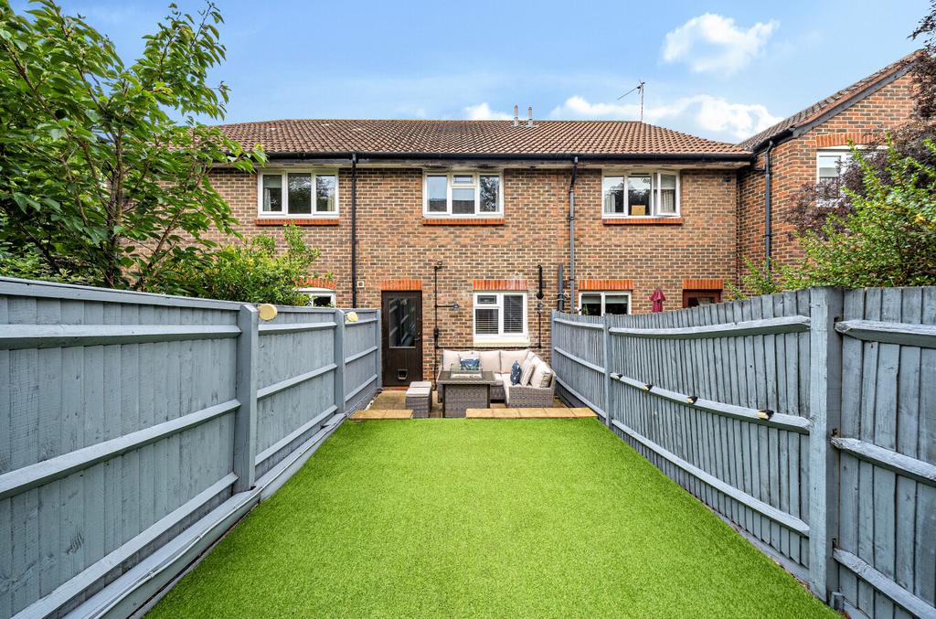 1334203 3 6894664...