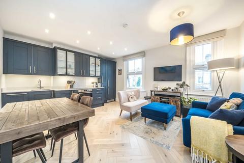 2 bedroom flat for sale, Tregothnan Road, London SW9