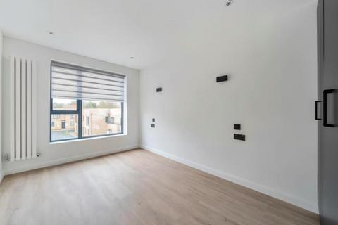 2 bedroom apartment to rent, Beagle Close, Mill Hill, NW7