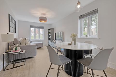 2 bedroom flat for sale, Camellia House, Chigwell IG7