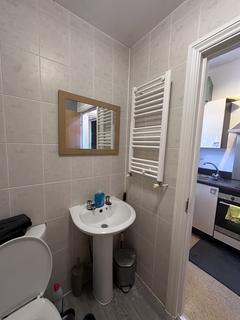 Studio to rent, 37 Cattedown Road, Studio 2