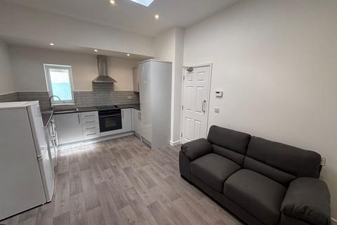 2 bedroom apartment to rent, 70 Alma Road Flat