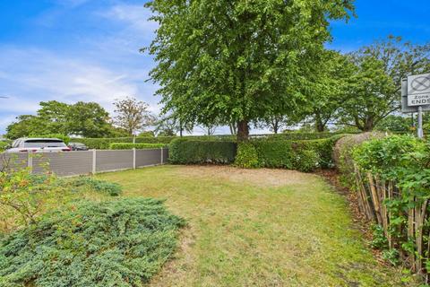 4 bedroom semi-detached house for sale, Woolwich Road, Bexleyheath, Kent, DA7