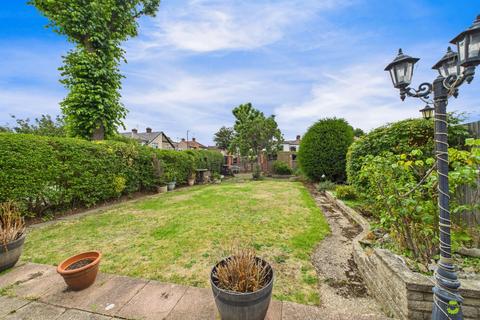 4 bedroom semi-detached house for sale, Woolwich Road, Bexleyheath, Kent, DA7