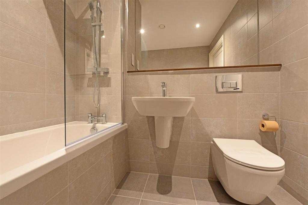 Bathroom / WC: