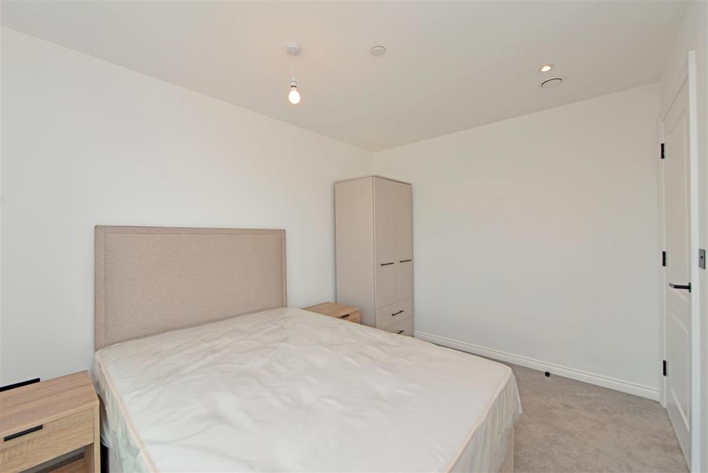 Double Bedroom: