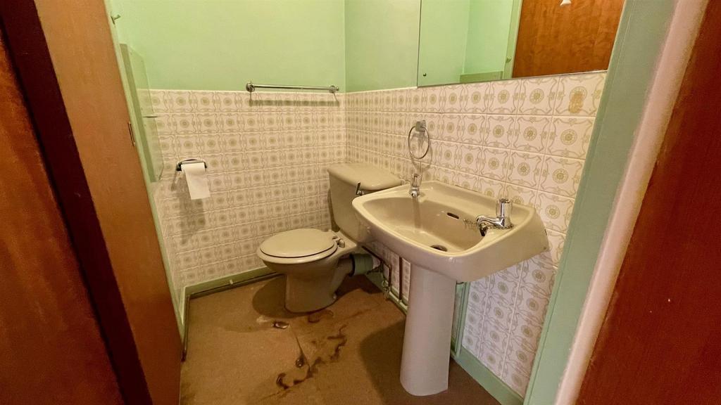 Separate 2 piece cloakroom