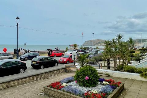 2 bedroom apartment for sale, Nevill Crescent, Llandudno