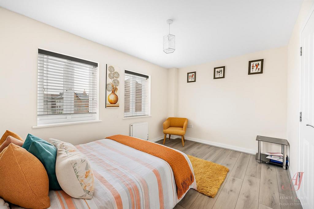 Bedroom rear 2.png