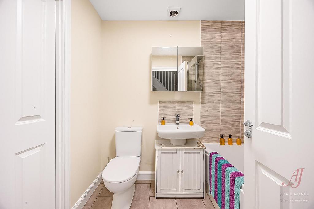 Bathroom 2.png