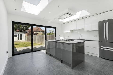 3 bedroom semi-detached house for sale, Bargate Close, Motspur Park KT3