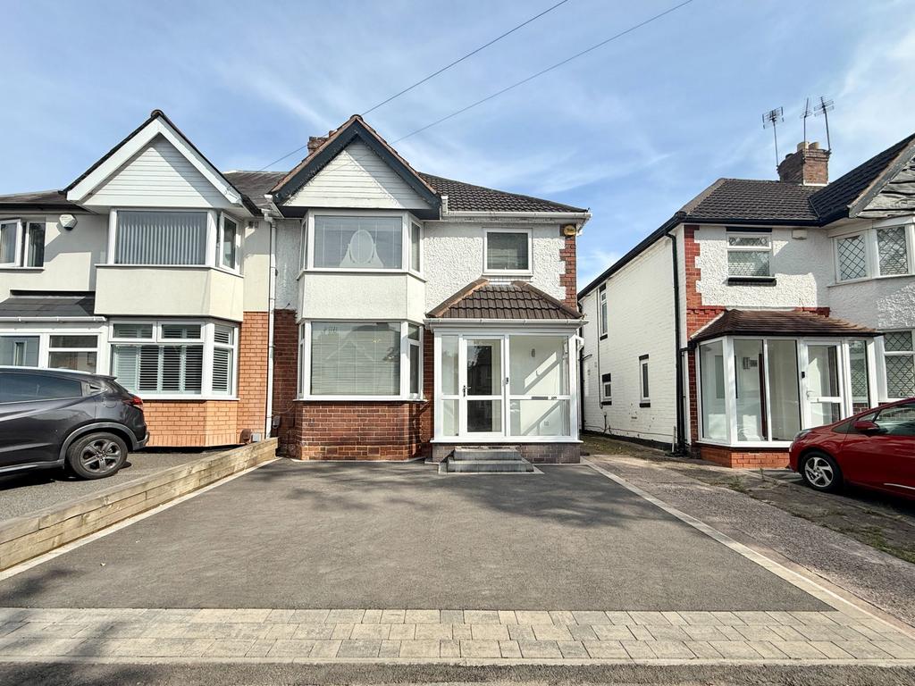 Sandy Hill Road, Shirley