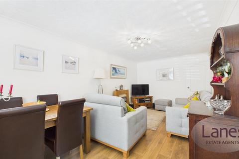 2 bedroom apartment for sale, Howard Court, Henry Close, EN2