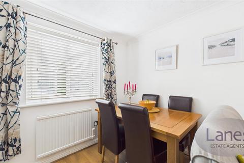 2 bedroom apartment for sale, Howard Court, Henry Close, EN2