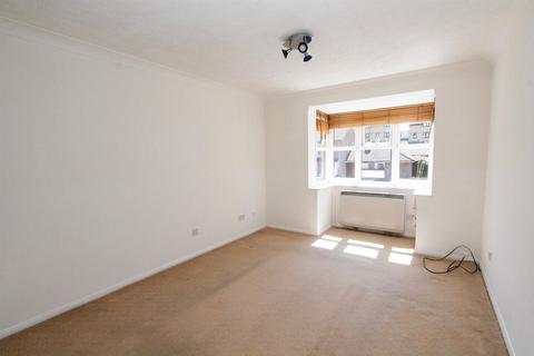 1 bedroom flat for sale, Whelan Way, Wallington SM6